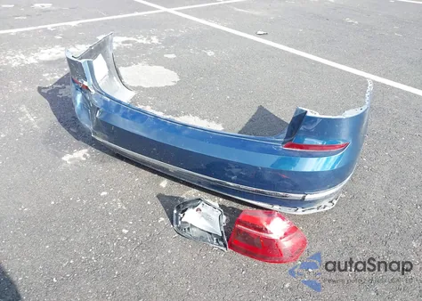 2018 Volkswagen Passat 2.0T R-Line/2.0T S z USA, uszkodzony, nr VIN 1VWAA7A30JC032253